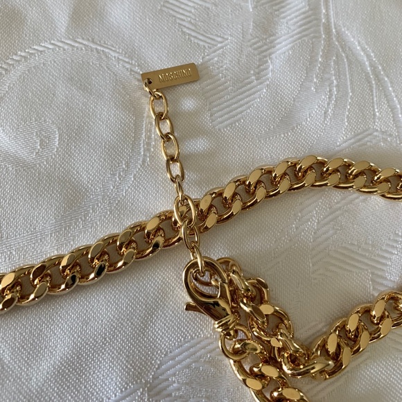 Moschino Chain Heart Necklace - Picture 10 of 13